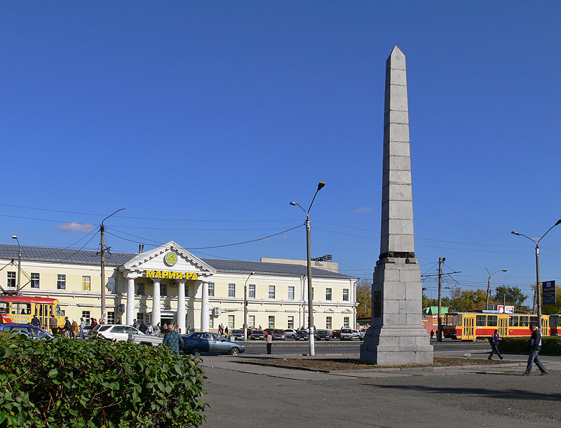 Демидовская площадь и Демидовский столп в Барнауле